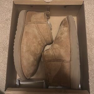 Barely worn Ugg Ultra Minis, with box & waterproof